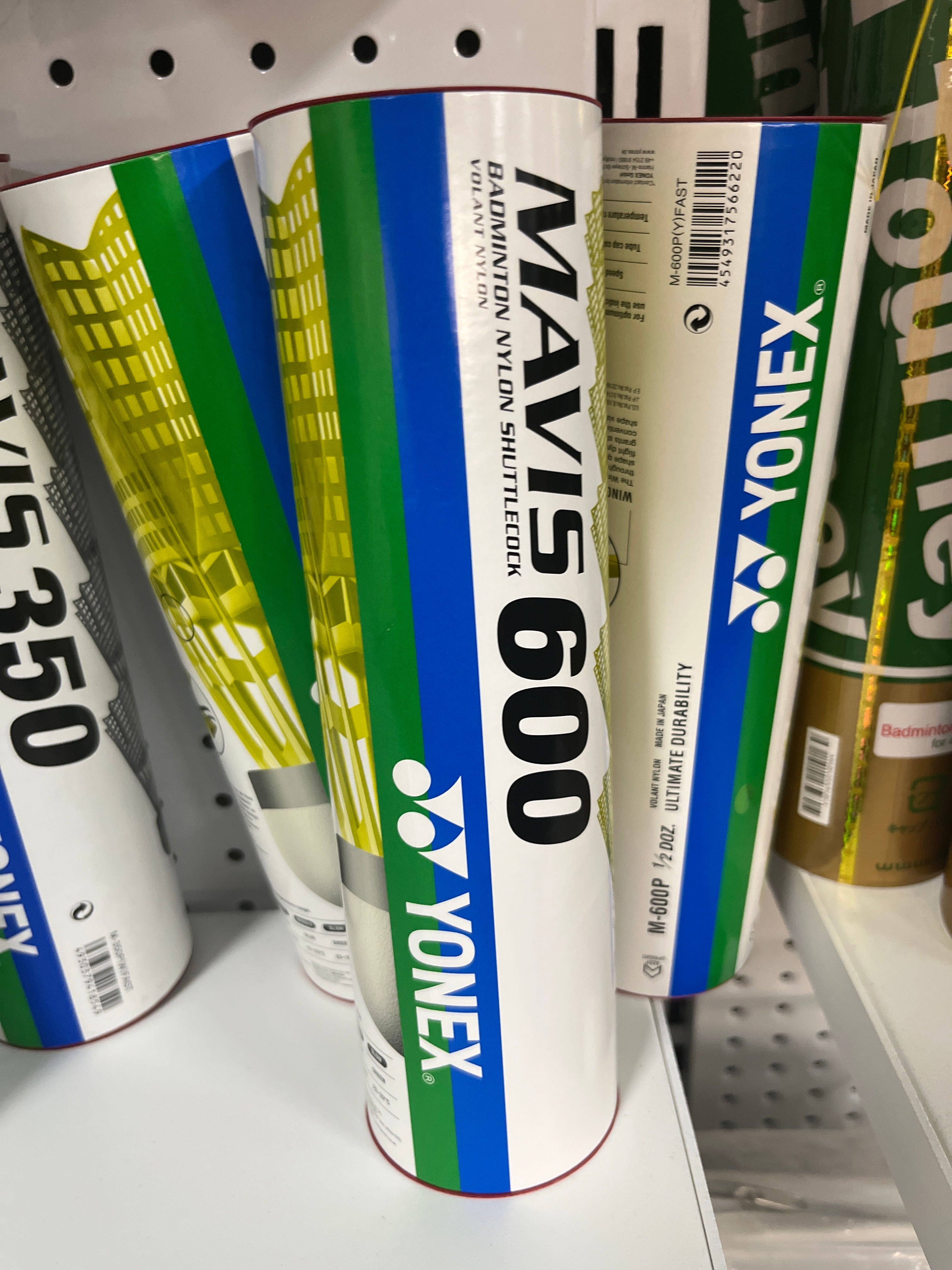 YONEX MAVIS 600