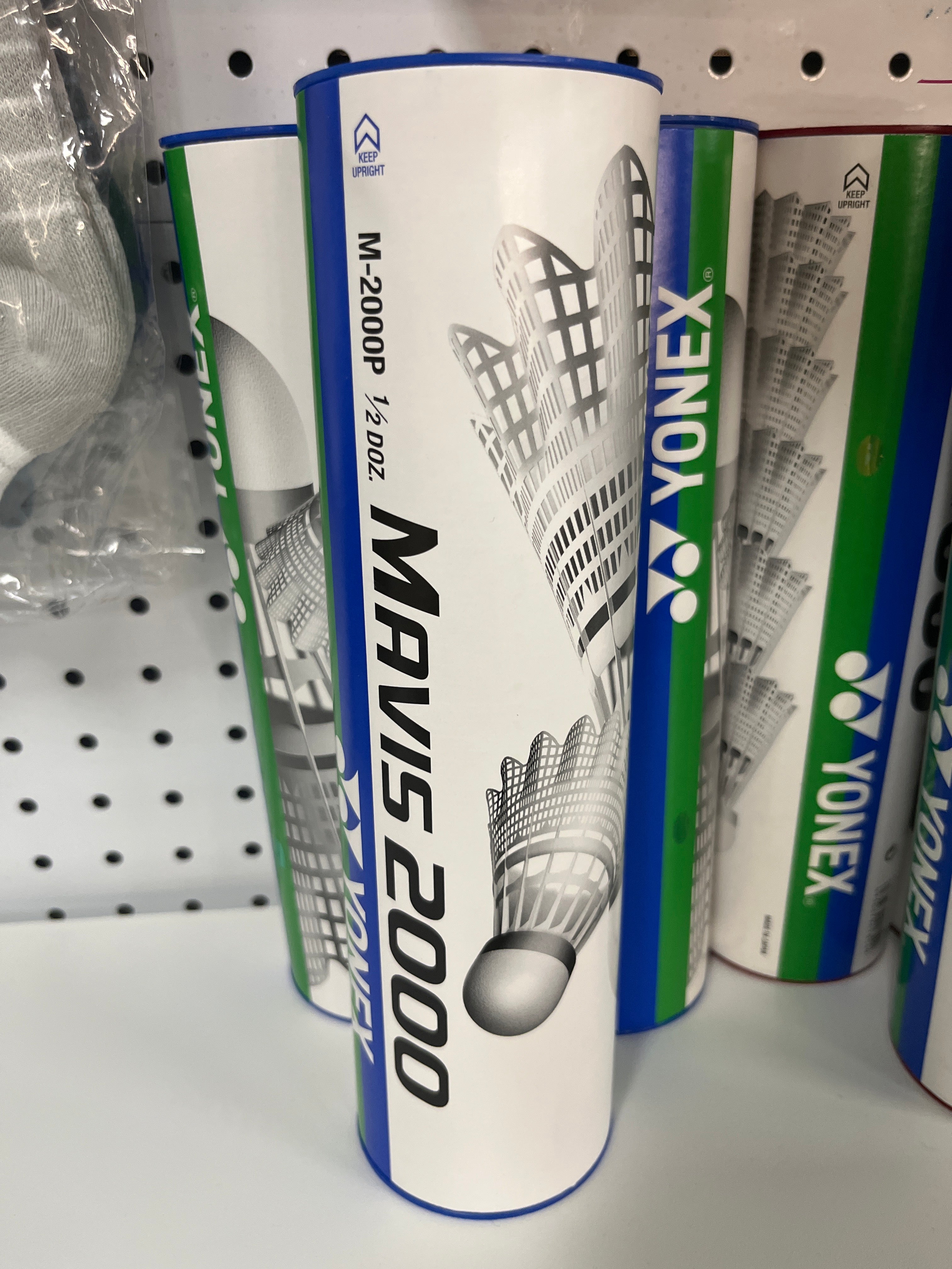 YONEX MAVIS 2000